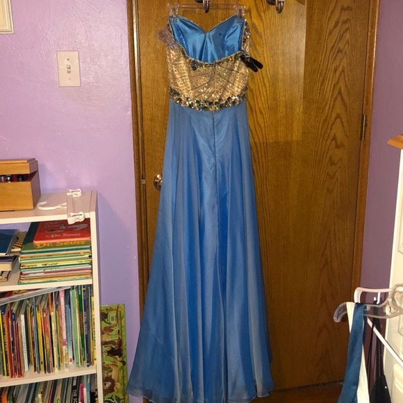 Dress - Picture 2 of 2